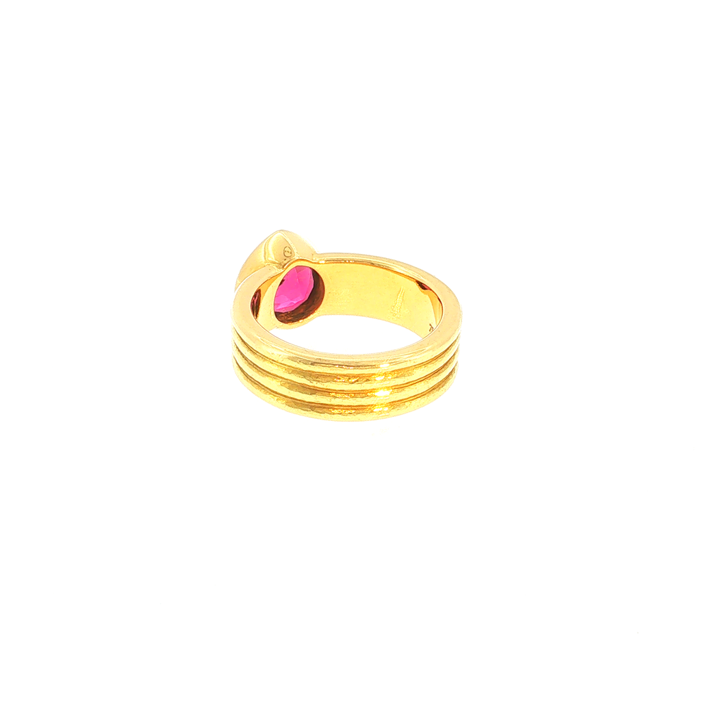 Solitaire Ring with Reddish-Pink Tourmaline in Ribbed Yellow Gold