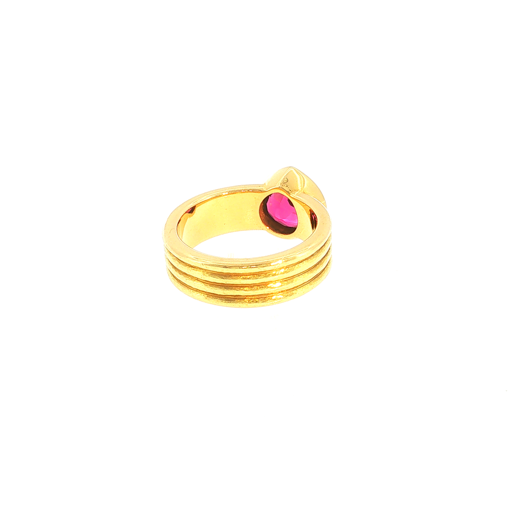Solitaire Ring with Reddish-Pink Tourmaline in Ribbed Yellow Gold