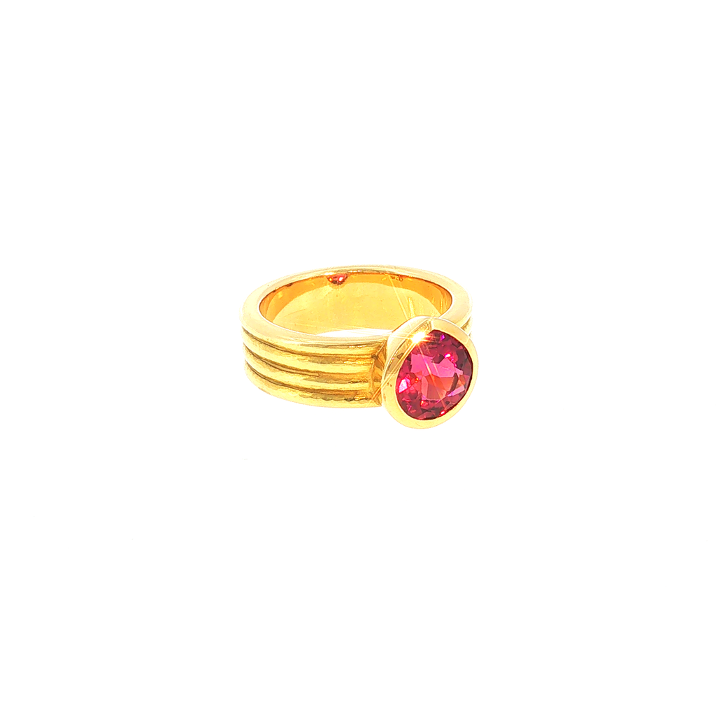 Solitaire Ring with Reddish-Pink Tourmaline in Ribbed Yellow Gold