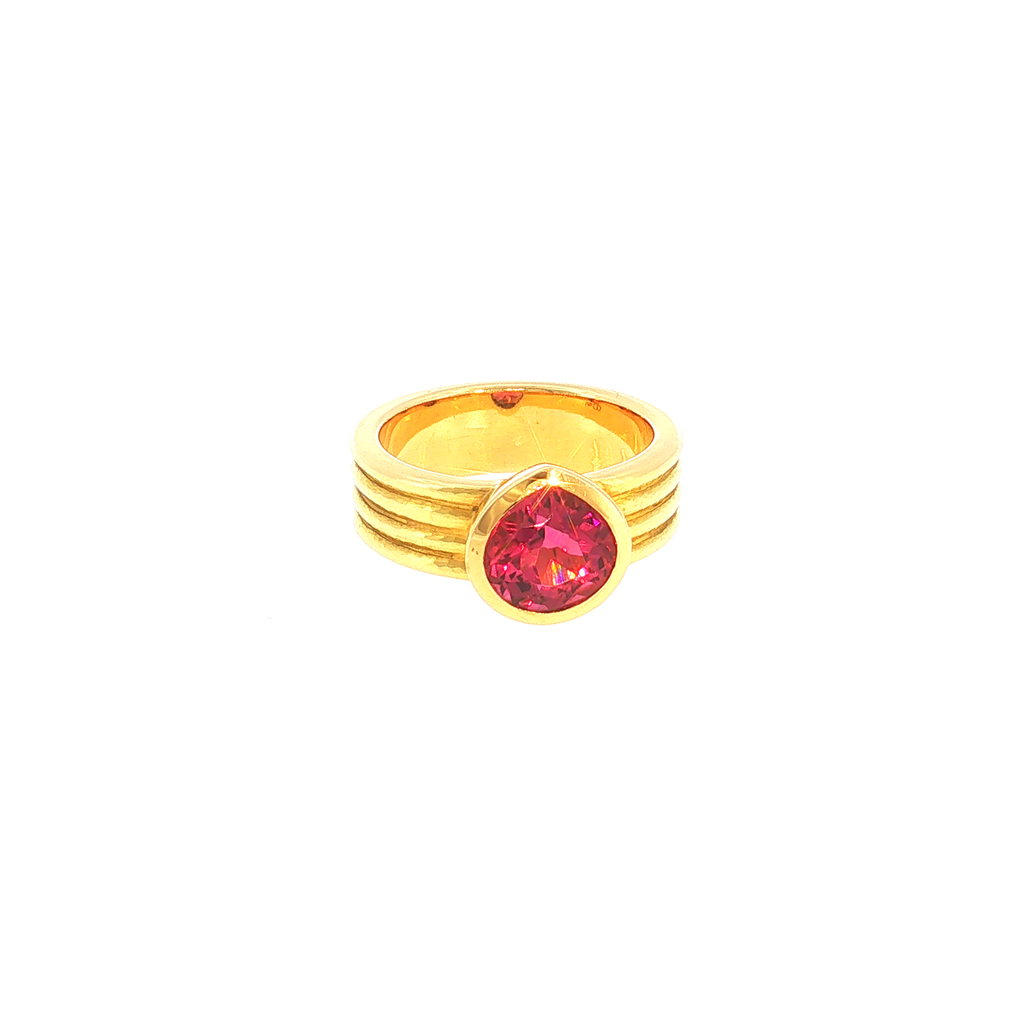 Solitaire Ring with Reddish-Pink Tourmaline in Ribbed Yellow Gold