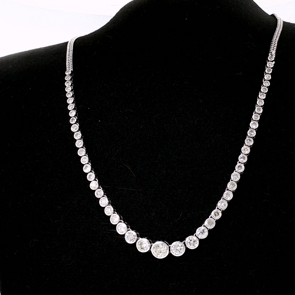 Diamant-Collier im Verlauf aus Weißgold