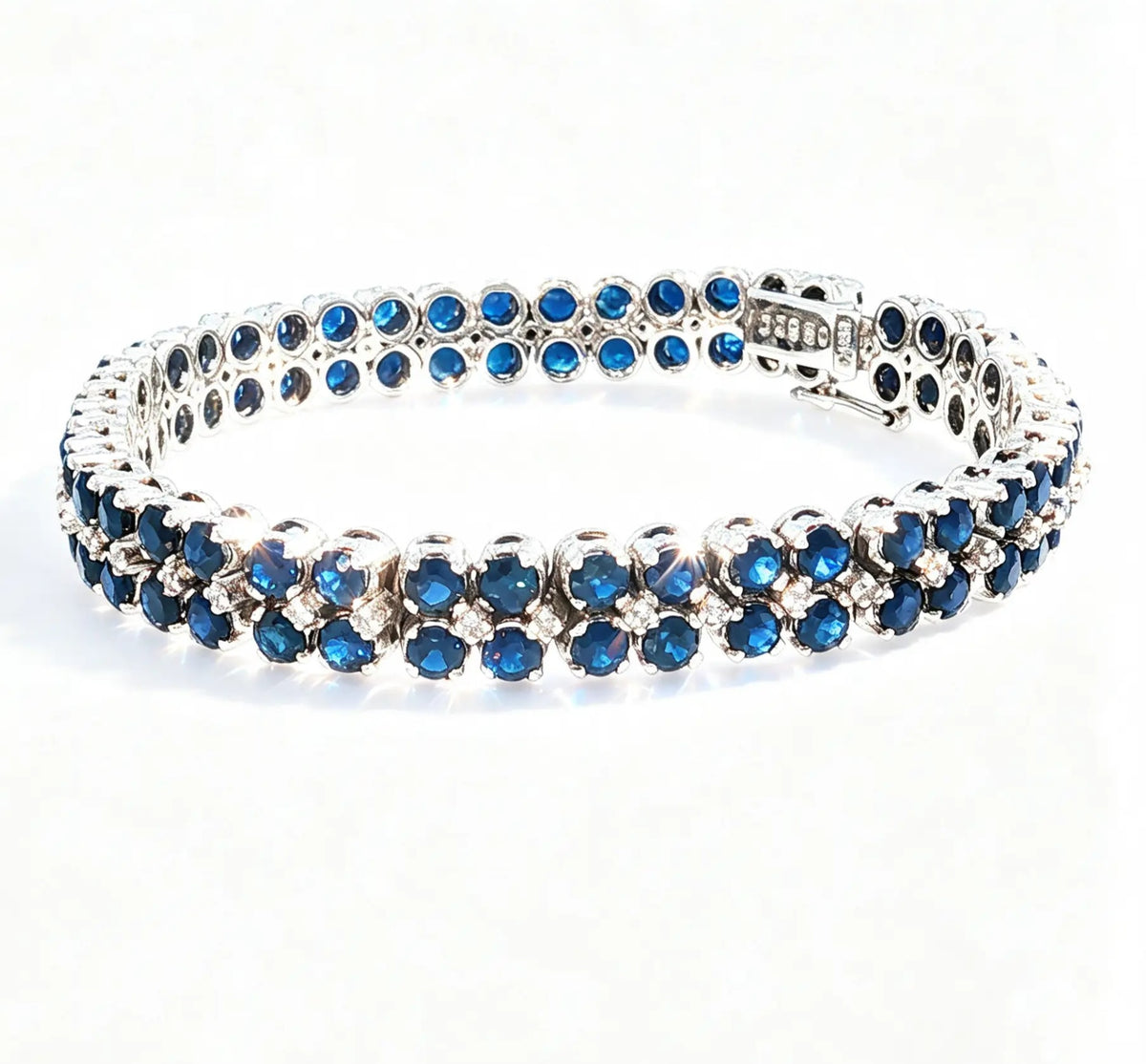 Doppelreihiges Tennisarmband mit Saphiren und Diamanten in 18kt Weißgold