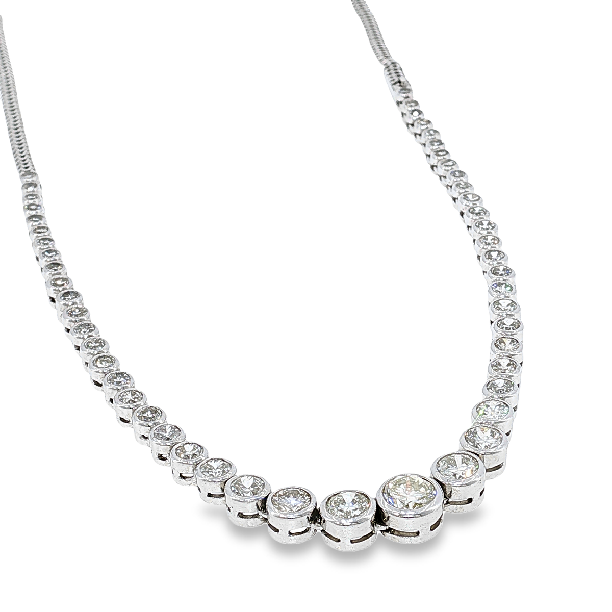 Diamant-Collier im Verlauf aus Weißgold