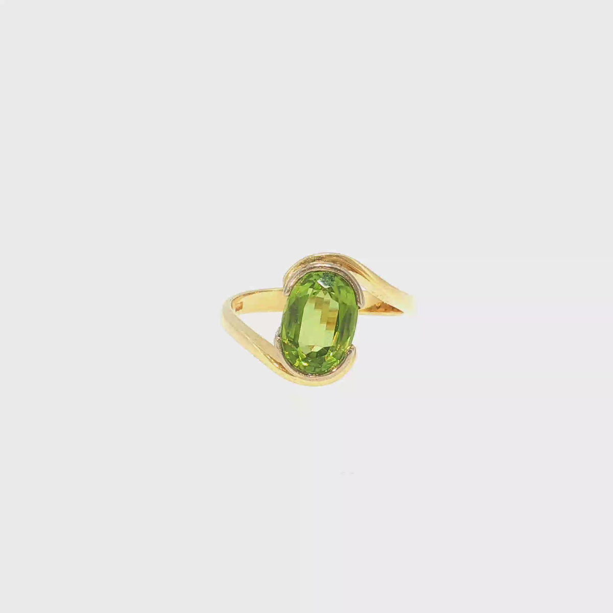 18kt Yellow Gold Solitaire Ring with Approx. 4ct Peridot in Bypass Design