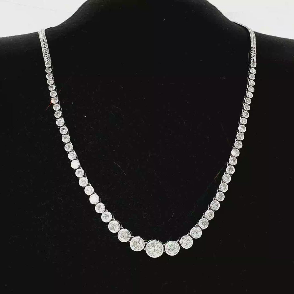 Diamant-Collier im Verlauf aus Weißgold